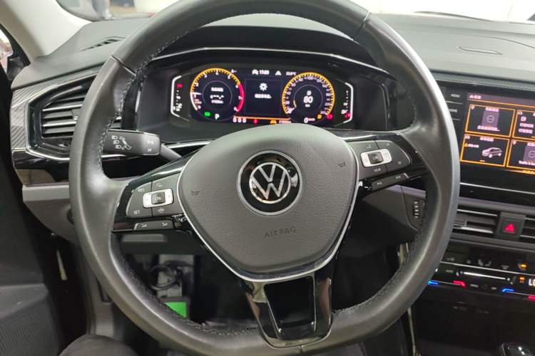 Used Volkswagen Tayron 2020 330TSI Two-Wheel Drive Luxury Connected Pro Edition Steering Wheel