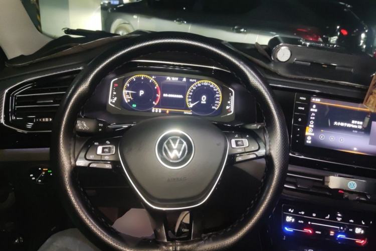 Used Volkswagen Tayron 2020 330TSI Two-Wheel Drive Luxury Connected Pro Edition Steering Wheel