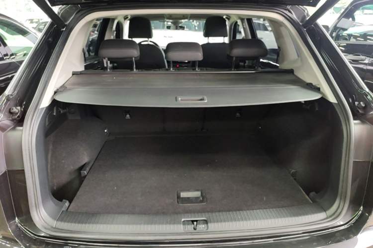 Used Volkswagen Tayron 2020 330TSI Two-Wheel Drive Luxury Connected Pro Edition Trunk