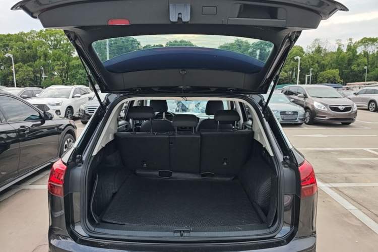 Used Volkswagen Tayron 2020 330TSI Two-Wheel Drive Luxury Smart Connectivity Version Trunk