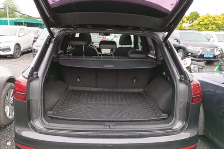 Used Volkswagen Tayron 2020 380TSI All-Wheel Drive R-Line Connected Version Trunk
