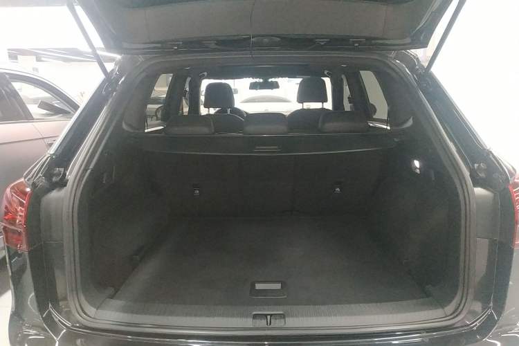 Used Volkswagen Tayron 2020 380TSI All-Wheel Drive R-Line Connected Version Trunk