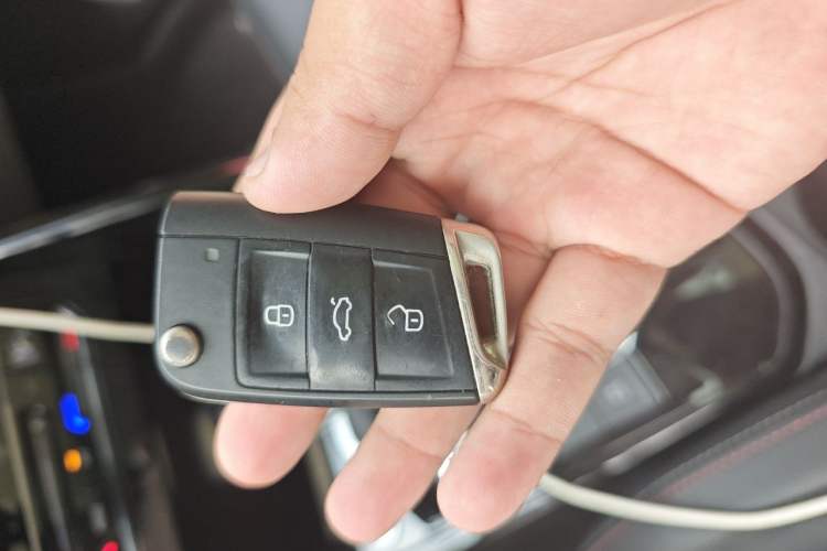 Used Volkswagen Tayron 2020 330TSI Two-Wheel Drive Luxury Connected Pro Edition Vehicle Key