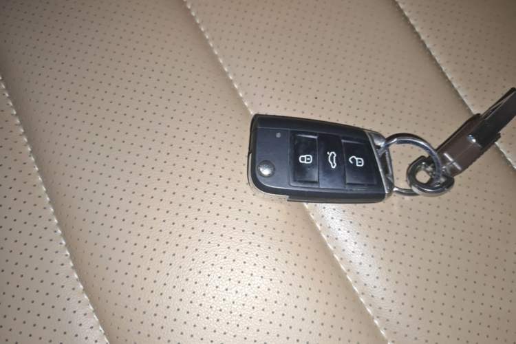 Used Volkswagen Tayron 2020 330TSI Two-Wheel Drive Luxury Smart Connectivity Version Vehicle Key