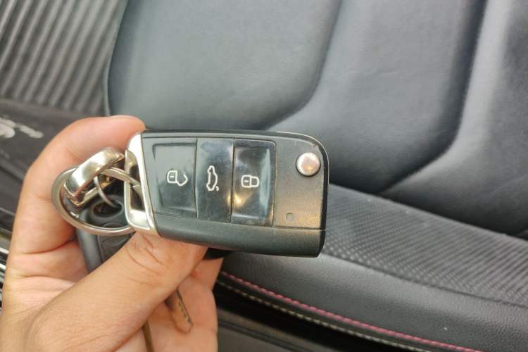 Used Volkswagen Tayron 2020 330TSI Two-Wheel Drive Luxury Smart Connectivity Version Vehicle Key