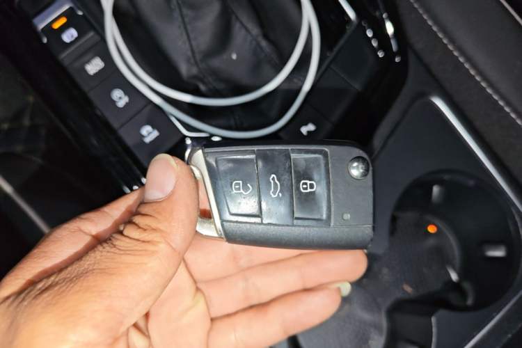 Used Volkswagen Tayron 2020 330TSI Two-Wheel Drive Luxury Connected Pro Edition Vehicle Key