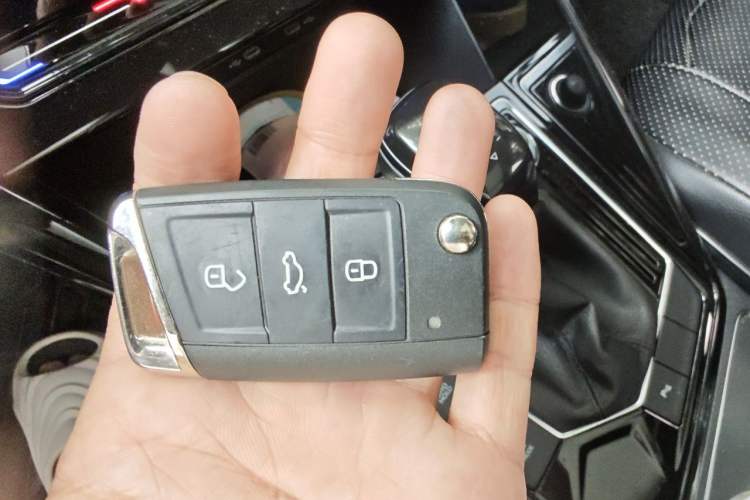 Used Volkswagen Tayron 2020 330TSI Two-Wheel Drive Luxury Connected Pro Edition Vehicle Key
