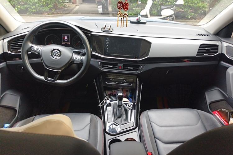 Used Volkswagen Tayron 2020 280TSI Two-Wheel Drive Luxury Connect Edition Center Console