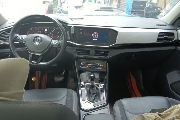 Used Volkswagen Tayron 2020 330TSI Two-Wheel Drive Luxury Smart Connectivity Version Center Console