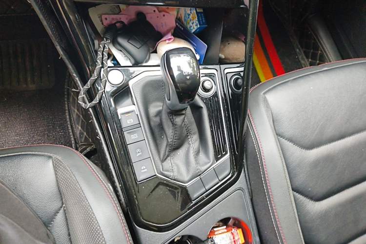 Used Volkswagen Tayron 2020 280TSI Two-Wheel Drive Luxury Connect Edition Gear Lever