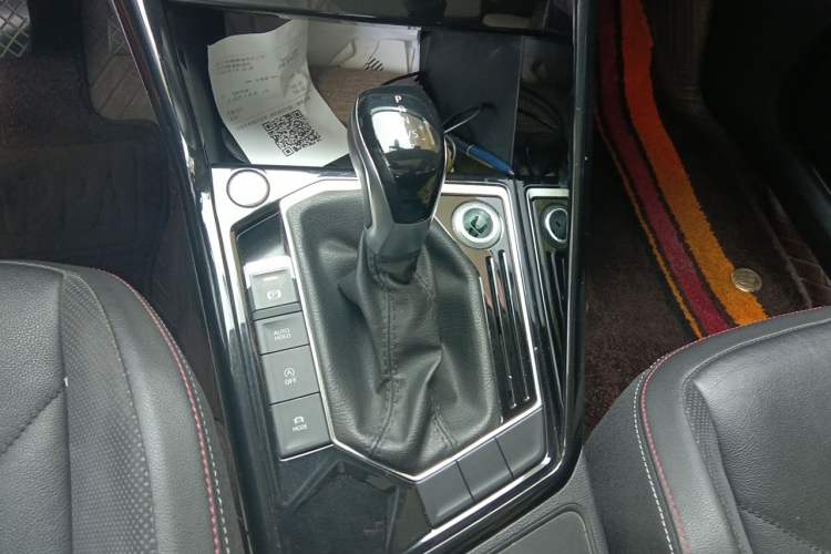 Used Volkswagen Tayron 2020 330TSI Two-Wheel Drive Luxury Smart Connectivity Version Gear Lever