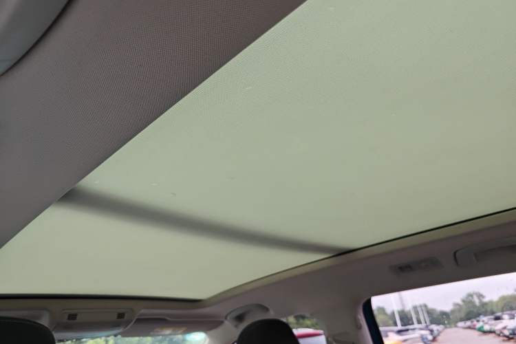 Used Volkswagen Tayron 2020 330TSI Two-Wheel Drive Luxury Smart Connectivity Version Headliner