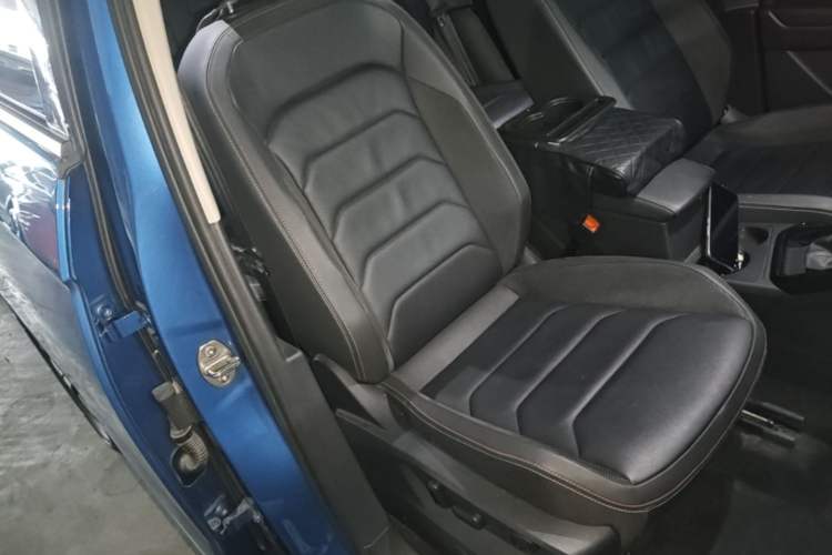 Used Volkswagen Tayron 2020 330TSI Two-Wheel Drive Luxury Smart Connectivity Version Right Front Seat