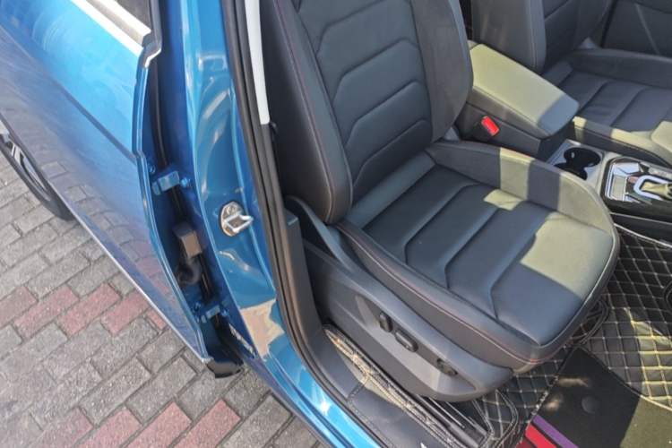Used Volkswagen Tayron 2020 280TSI Two-Wheel Drive Luxury Connect Edition Right Front Seat