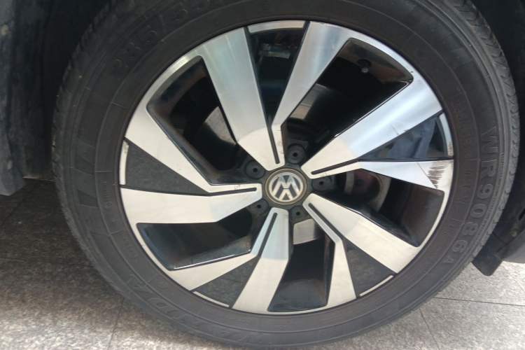 Used Volkswagen Tayron 2020 330TSI Two-Wheel Drive Luxury Smart Connectivity Version Right Front Wheel Hub