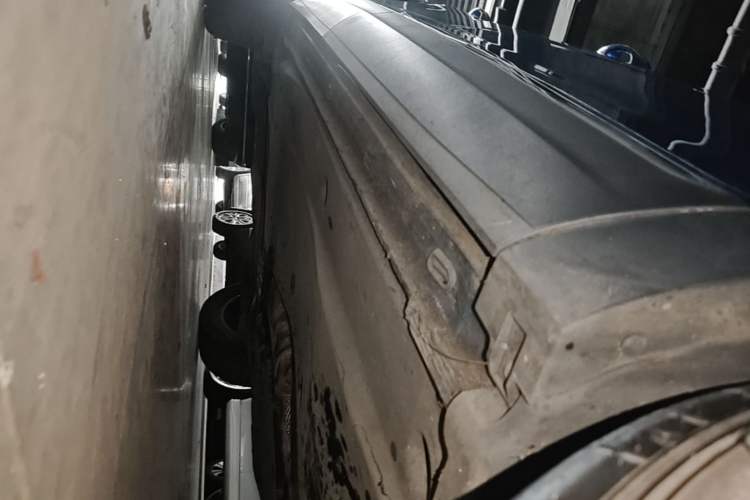 Used Volkswagen Tayron 2020 330TSI Two-Wheel Drive Luxury Smart Connectivity Version Right Side Sill