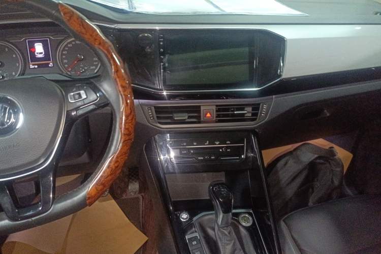 Used Volkswagen Tayron 2020 280TSI Two-Wheel Drive Luxury Connect Edition Audio And AC Panel