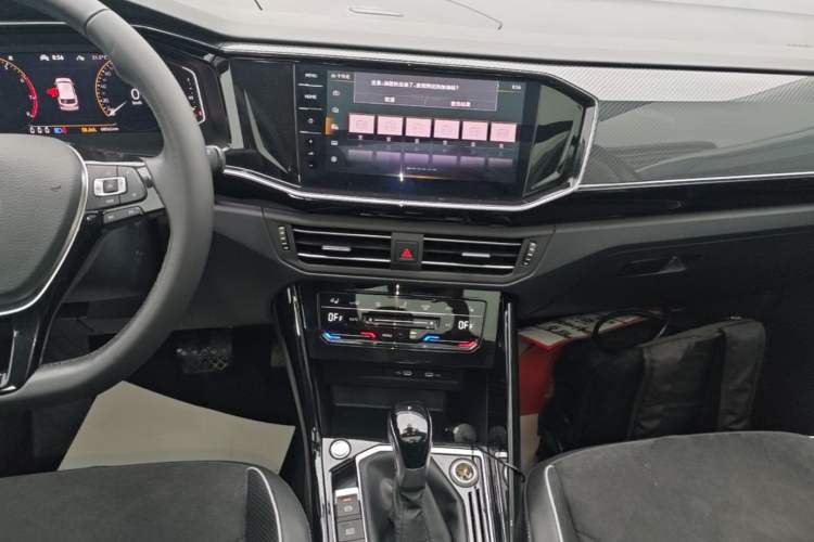 Used Volkswagen Tayron 2020 330TSI Two-Wheel Drive Luxury Connected Pro Edition Audio And AC Panel