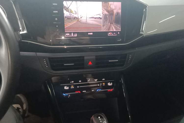 Used Volkswagen Tayron 2020 280TSI Two-Wheel Drive Luxury Connect Edition Audio And AC Panel