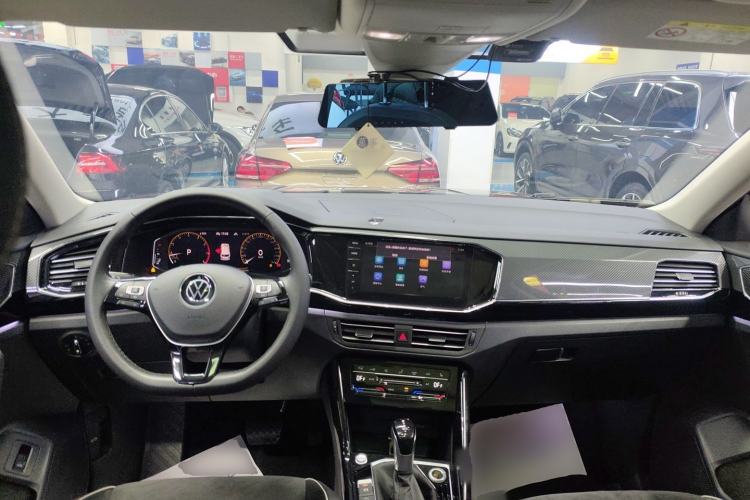 Used Volkswagen Tayron 2020 330TSI Two-Wheel Drive Luxury Connected Pro Edition Center Console