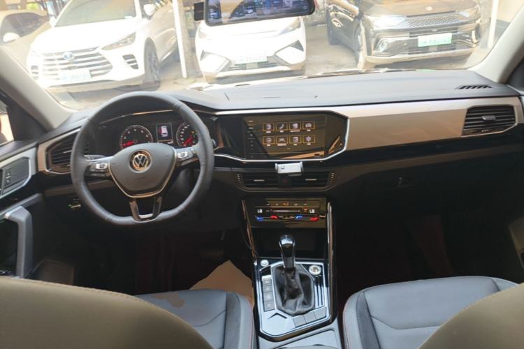Used Volkswagen Tayron 2020 330TSI Two-Wheel Drive Luxury Smart Connectivity Version Center Console