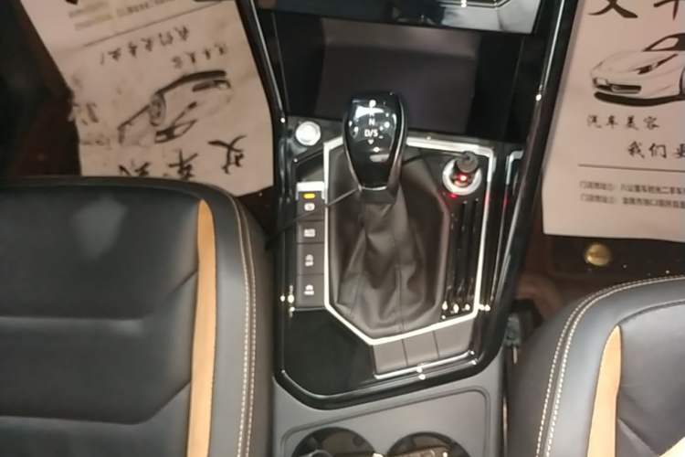 Used Volkswagen Tayron 2020 330TSI Two-Wheel Drive Luxury Smart Connectivity Version Gear Lever