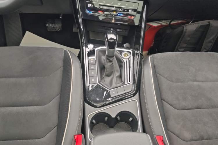 Used Volkswagen Tayron 2020 330TSI Two-Wheel Drive Luxury Connected Pro Edition Gear Lever