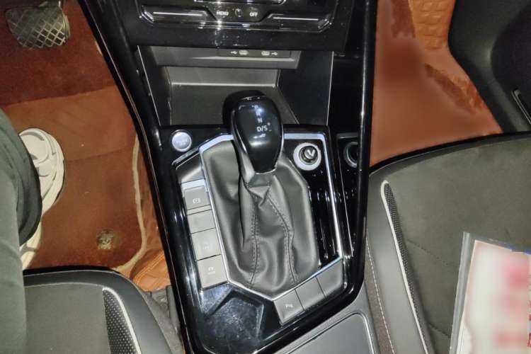 Used Volkswagen Tayron 2020 330TSI Two-Wheel Drive Luxury Connected Pro Edition Gear Lever