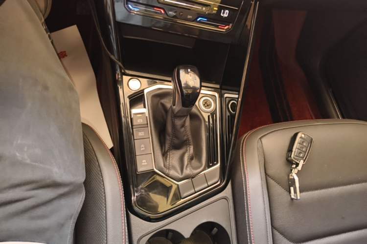 Used Volkswagen Tayron 2020 330TSI Two-Wheel Drive Luxury Smart Connectivity Version Gear Lever