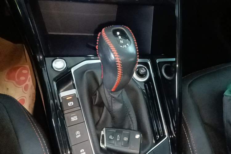 Used Volkswagen Tayron 2020 280TSI Two-Wheel Drive Luxury Connect Edition Gear Lever