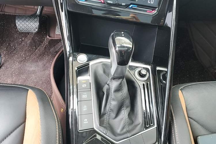 Used Volkswagen Tayron 2020 330TSI Two-Wheel Drive Luxury Smart Connectivity Version Gear Lever