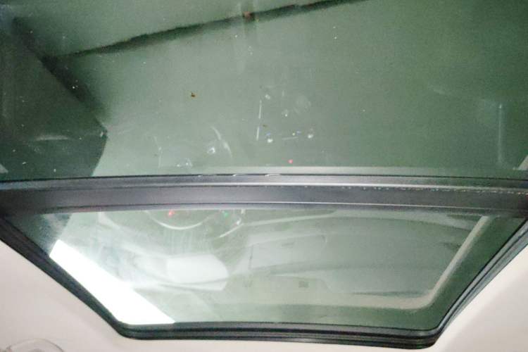 Used Volkswagen Tayron 2020 330TSI Two-Wheel Drive Luxury Smart Connectivity Version Headliner