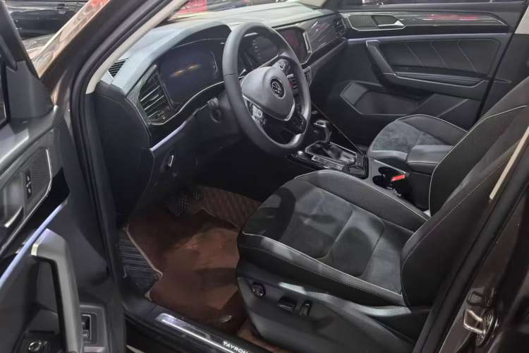 Used Volkswagen Tayron 2020 330TSI Two-Wheel Drive Luxury Connected Pro Edition Interior 1