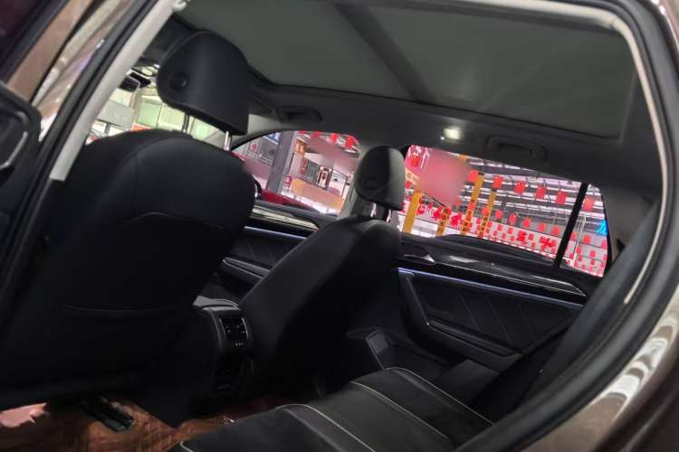 Used Volkswagen Tayron 2020 330TSI Two-Wheel Drive Luxury Connected Pro Edition Interior 2