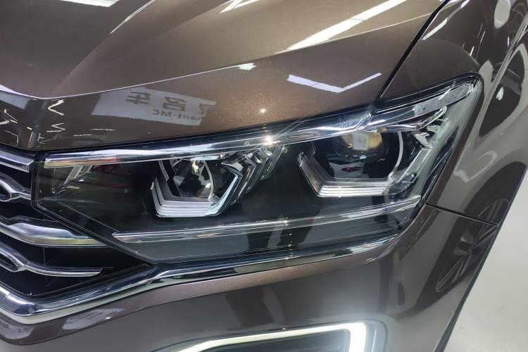 Used Volkswagen Tayron 2020 330TSI Two-Wheel Drive Luxury Connected Pro Edition Left Front Headlight