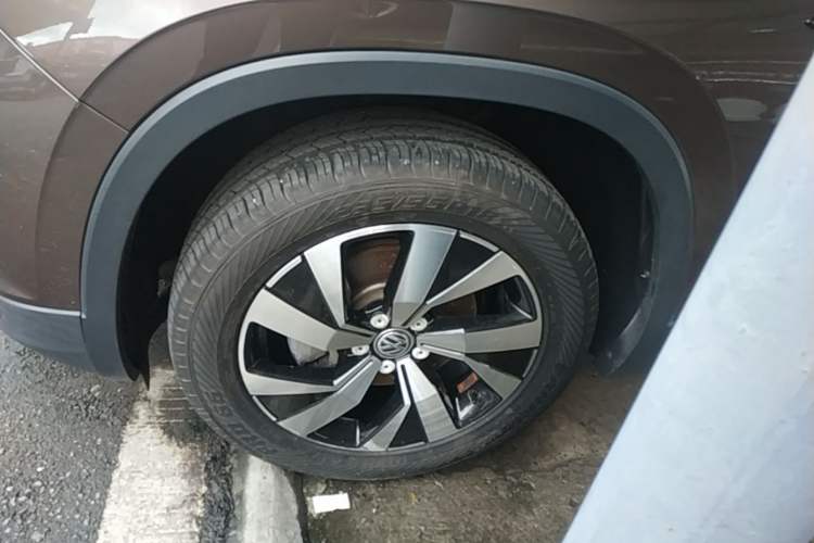 Used Volkswagen Tayron 2020 330TSI Two-Wheel Drive Luxury Smart Connectivity Version Left Front Wheel Hub