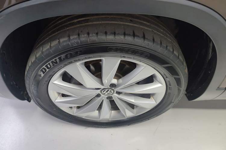 Used Volkswagen Tayron 2020 330TSI Two-Wheel Drive Luxury Connected Pro Edition Left Front Wheel Hub