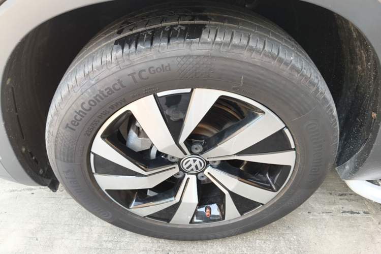 Used Volkswagen Tayron 2020 330TSI Two-Wheel Drive Luxury Smart Connectivity Version Left Front Wheel Hub