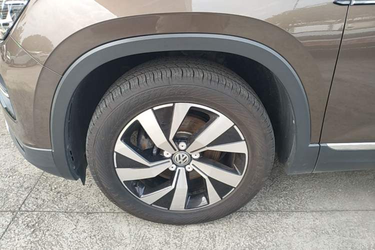 Used Volkswagen Tayron 2020 330TSI Two-Wheel Drive Luxury Smart Connectivity Version Left Front Wheel Hub