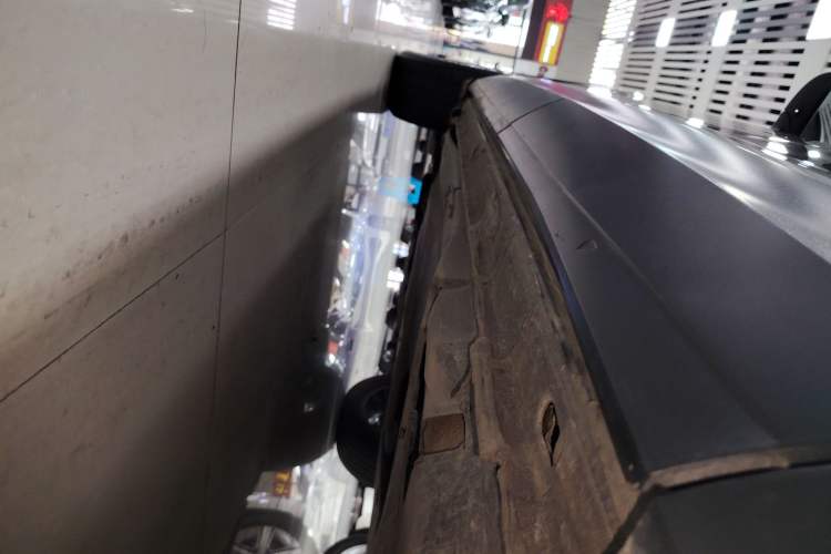 Used Volkswagen Tayron 2020 280TSI Two-Wheel Drive Luxury Connect Edition Left Side Sill