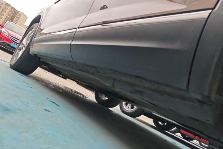 Used Volkswagen Tayron 2020 330TSI Two-Wheel Drive Luxury Connected Pro Edition Left Side Sill