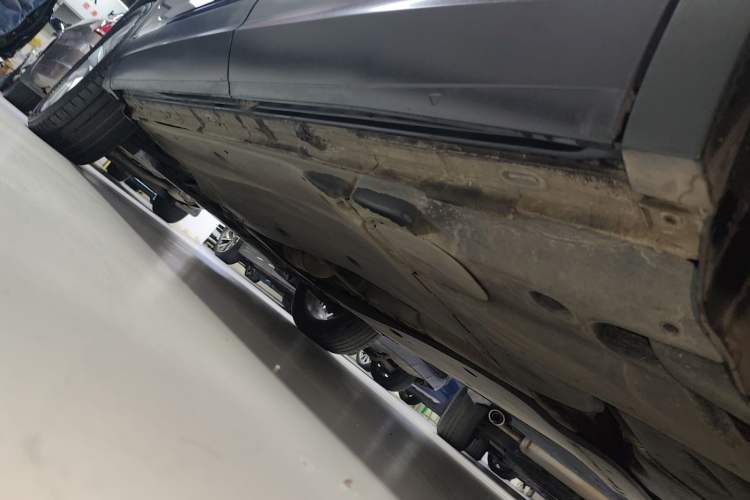 Used Volkswagen Tayron 2020 330TSI Two-Wheel Drive Luxury Connected Pro Edition Left Side Sill