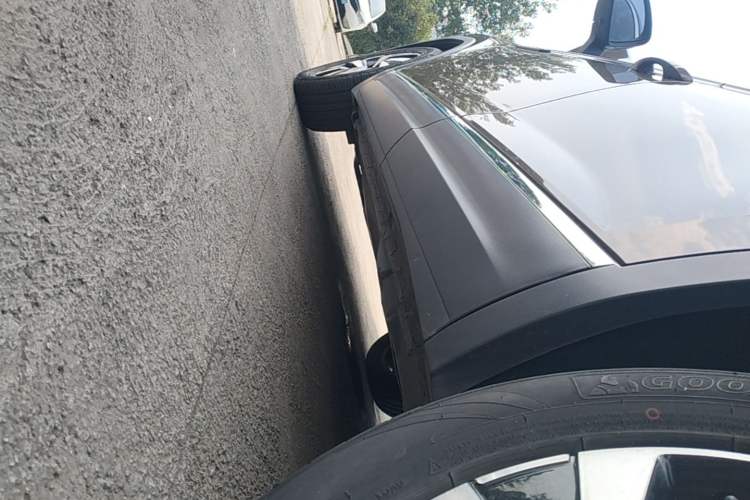 Used Volkswagen Tayron 2020 330TSI Two-Wheel Drive Luxury Smart Connectivity Version Left Side Sill