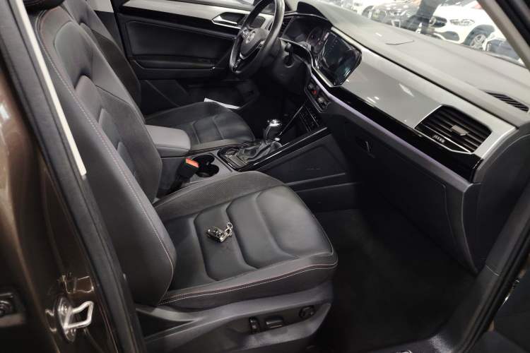 Used Volkswagen Tayron 2020 280TSI Two-Wheel Drive Luxury Connect Edition Right Front Seat