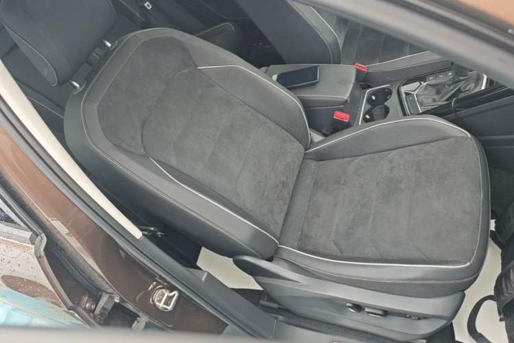 Used Volkswagen Tayron 2020 330TSI Two-Wheel Drive Luxury Connected Pro Edition Right Front Seat