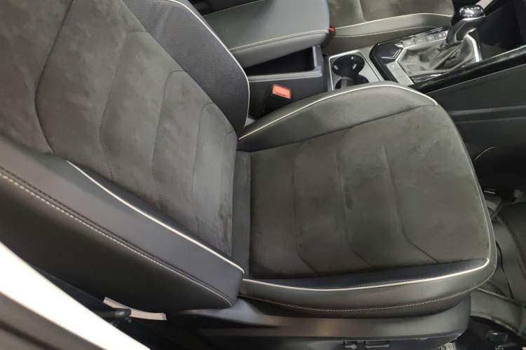 Used Volkswagen Tayron 2020 330TSI Two-Wheel Drive Luxury Connected Pro Edition Right Front Seat