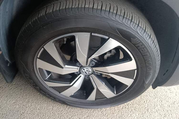 Used Volkswagen Tayron 2020 280TSI Two-Wheel Drive Luxury Connect Edition Right Front Wheel Hub
