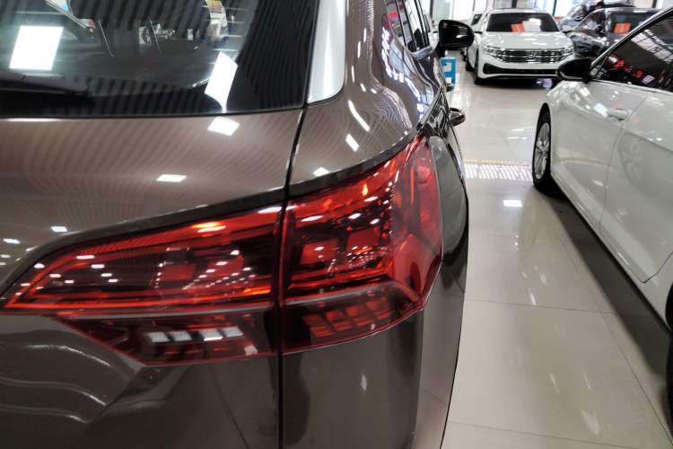 Used Volkswagen Tayron 2020 280TSI Two-Wheel Drive Luxury Connect Edition Right Rear Taillight