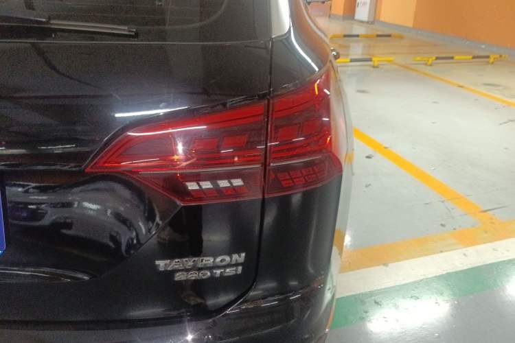 Used Volkswagen Tayron 2020 280TSI Two-Wheel Drive Luxury Connect Edition Right Rear Taillight