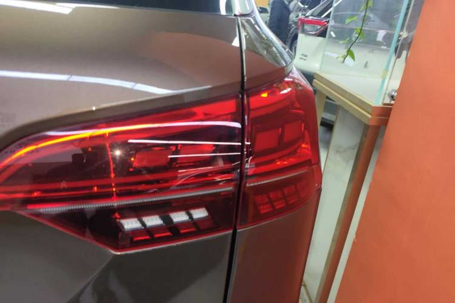 Used Volkswagen Tayron 2020 330TSI Two-Wheel Drive Luxury Connected Pro Edition Right Rear Taillight